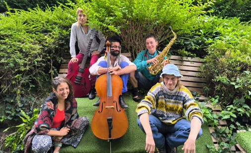 PLOEF ! : L’immense jeu en scène